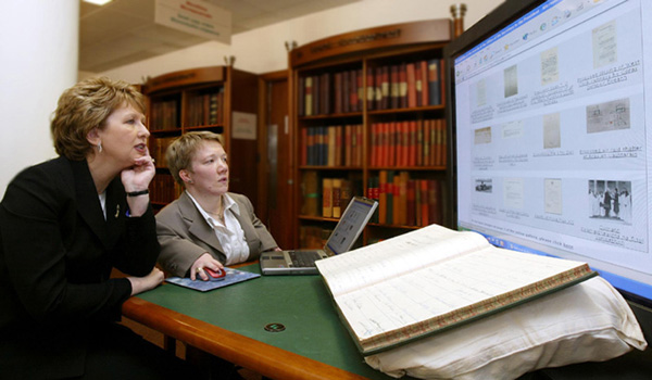 Photograph of President McAleese viewing the online exhibition in the National Archives 